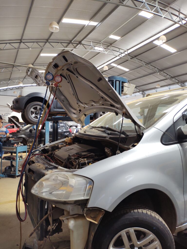 Servico de recarga de gas do ar-condicionado automotivo na Shopcar em Bom Jesus da Lapa